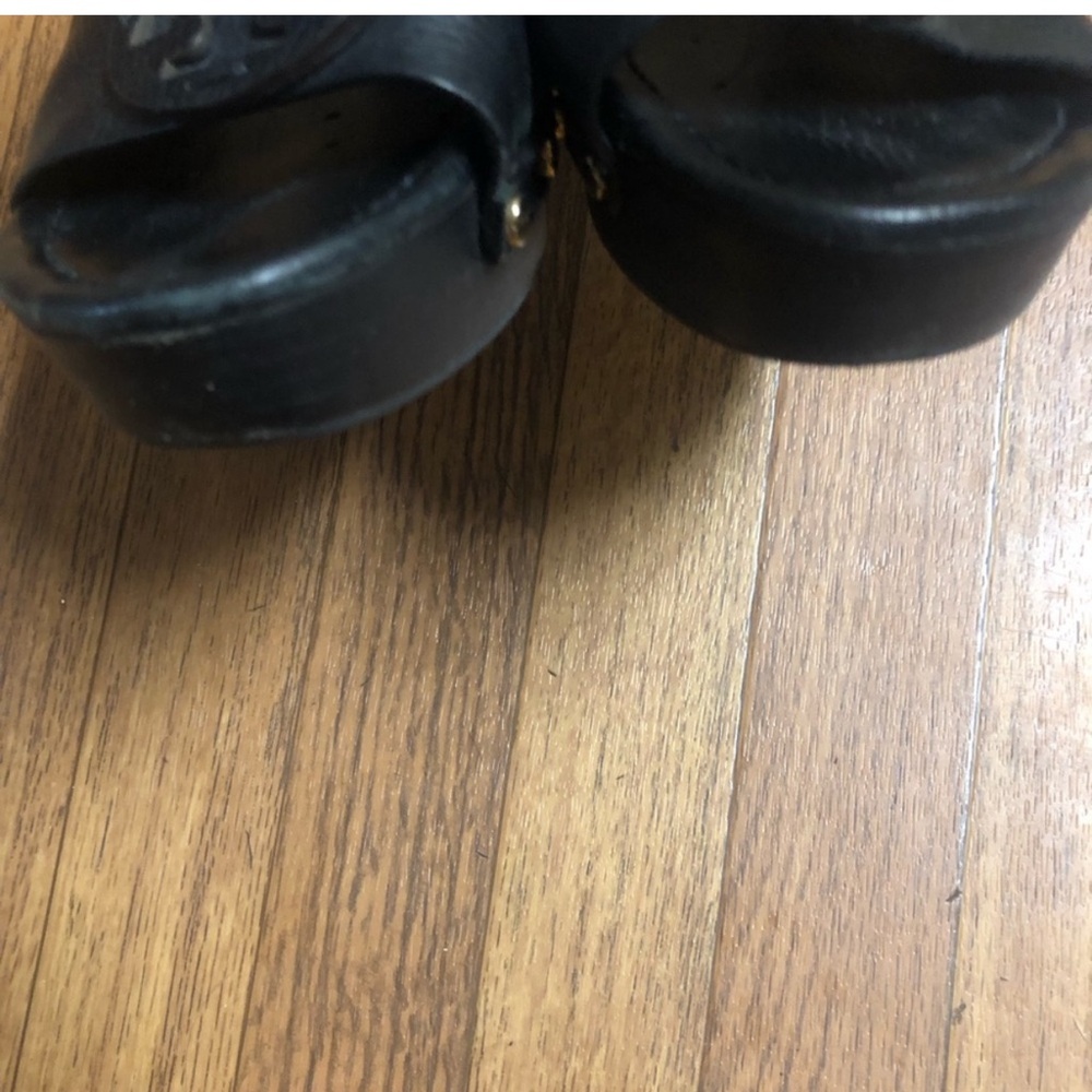 Tory Burch Black Embossed Logo Leather Slides - Picture 4 of 6